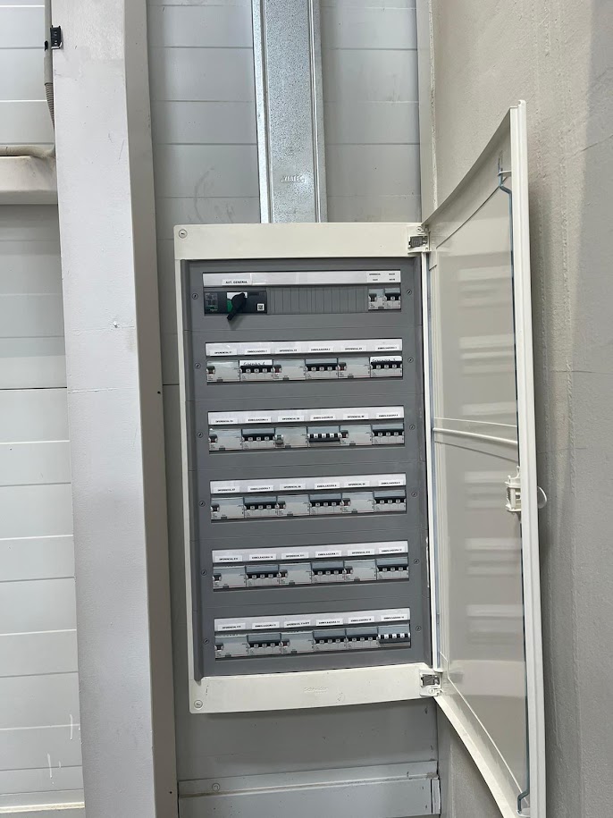 Trabajo de instalaciones eléctricas de Diego-1, S.L.